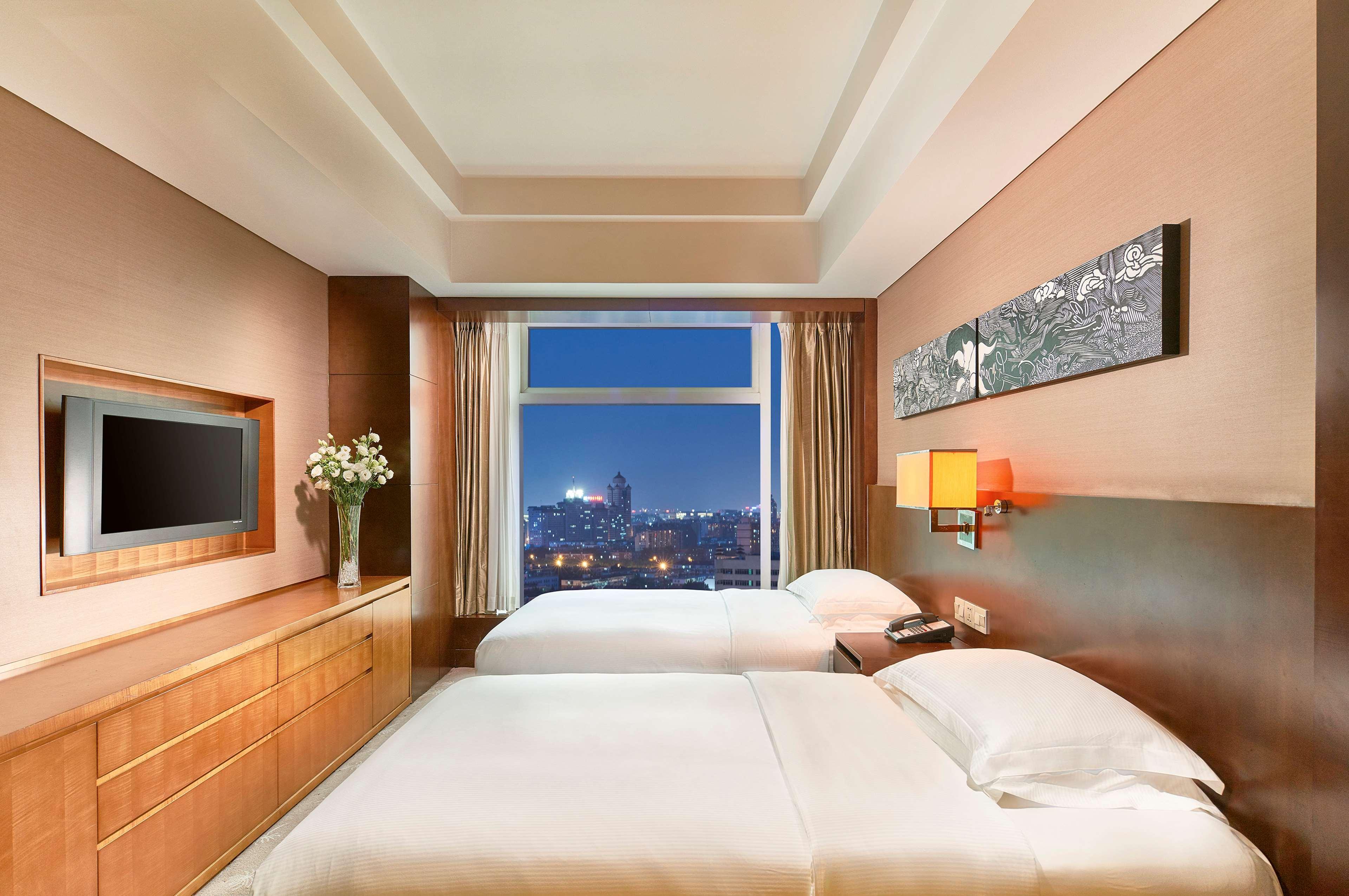 Doubletree By Hilton Beijing Hotel Bagian luar foto